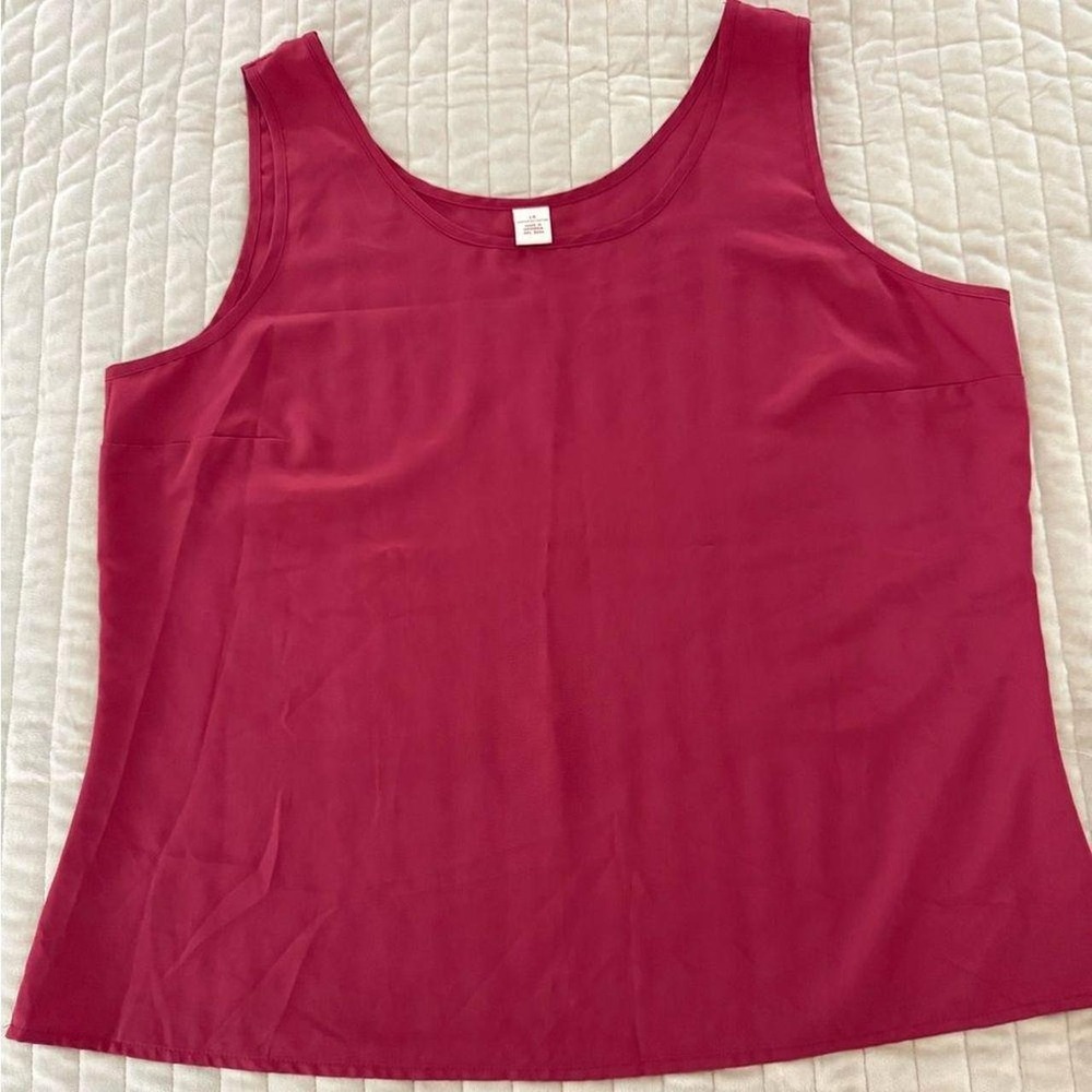 Classic women's sleeveless tank top in a beautiful wine / berry color. Lightw...